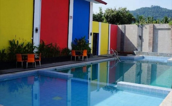 Swimming Pool di Hotel Ranah Bundo Padang