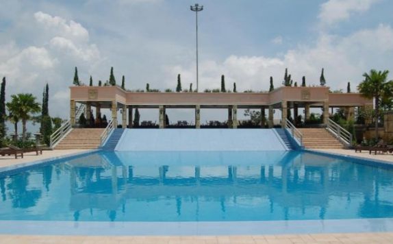 Swimming Pool di Hotel Royal Senyiur