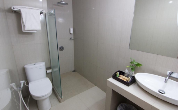 Tampilan Bathroom Hotel di Hotel Sahid Montana Malang