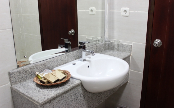 Tampilan Bathroom Hotel di Hotel Sahid Papua