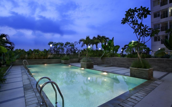 Swimming pool di Hotel Santika Depok