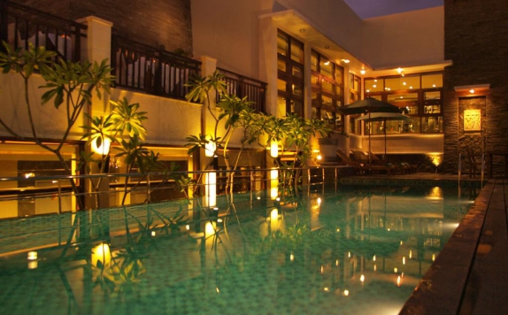 Swimming Pool di Hotel Santika Pontianak