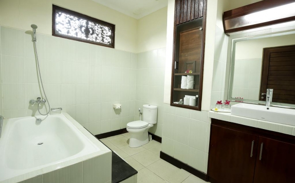 Bathroom di Hotel Segara Agung