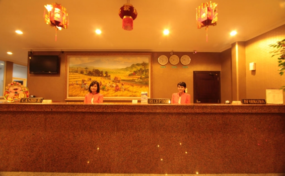 Receptionist di Hotel Sinar III