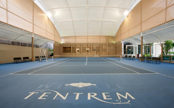 lapangan tennis di Hotel Tentrem