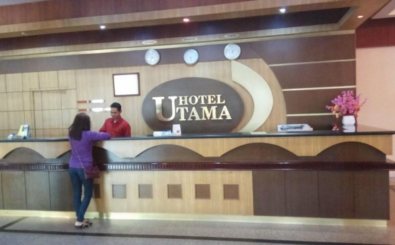 Receptionist di Hotel Utama Batam