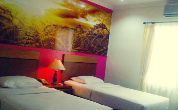 guest room twin bed di Hotel Victoria River View