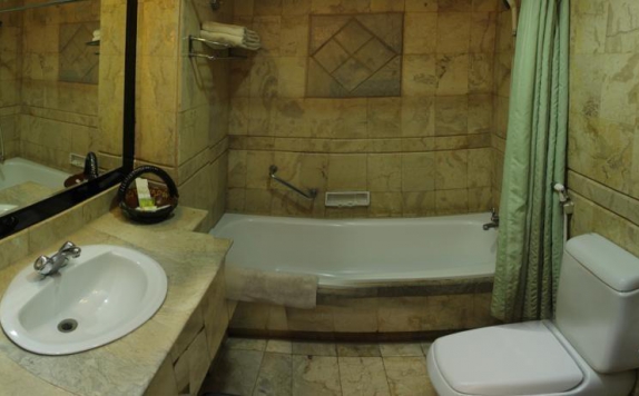 Bathroom di Hotel Yasmin Makassar
