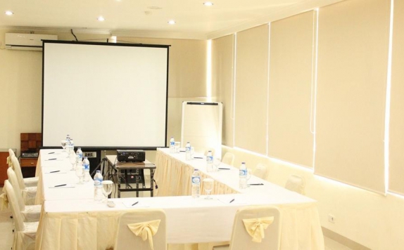 Meeting Room di House of Arsonia Tondano