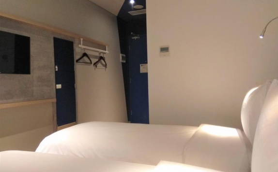 Tampilan Bedroom Hotel di Ibis Budget Surabaya Diponegoro