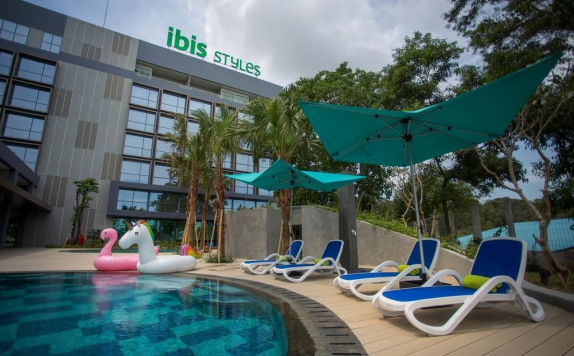 Swimming pool di Ibis Solo
