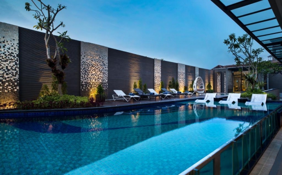 Swimming Pool di Ibis Styles Bali Petitenget