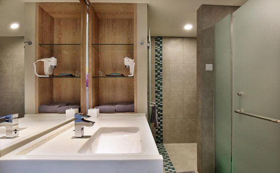 Bathroom di Ibis Styles Bogor Raya