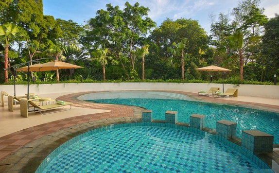 Swimming pool di Ibis Styles Bogor Raya