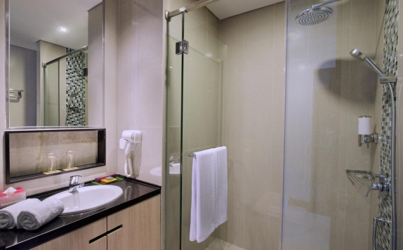 Tampilan Bathroom Hotel di Ibis Styles Hotel