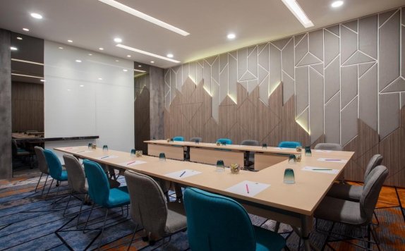 Meeting room di Ibis Styles Medan Patimura