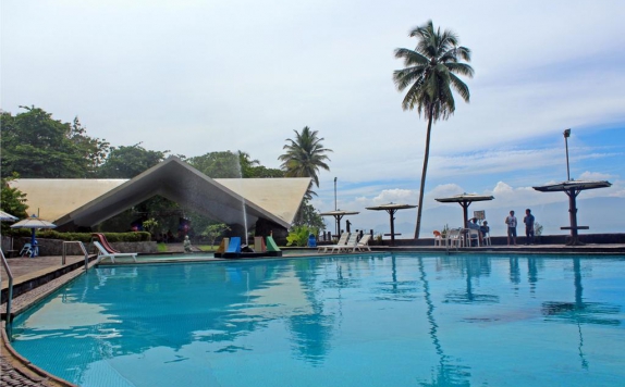 Swimming pool di Inna Samudra Beach