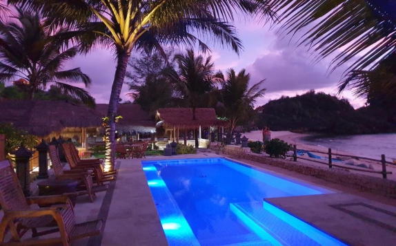 Swimming pool di IstanaOmbak Eco Resort