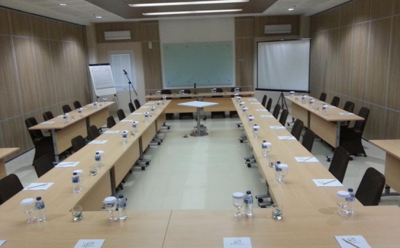 Meeting room di IZI Hotel Bogor