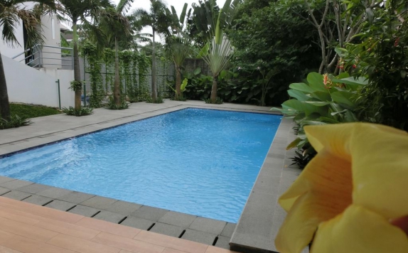 Swimming Pool di IZI Hotel Bogor