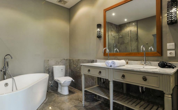 Bathroom di Jabu Beach Villa