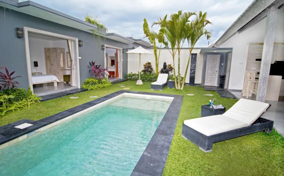 swimming pool di Jalak Bali Villas