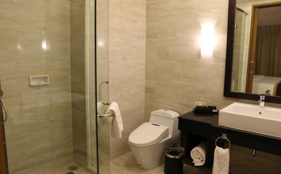 Bathroom di Java Palace Hotel Cikarang