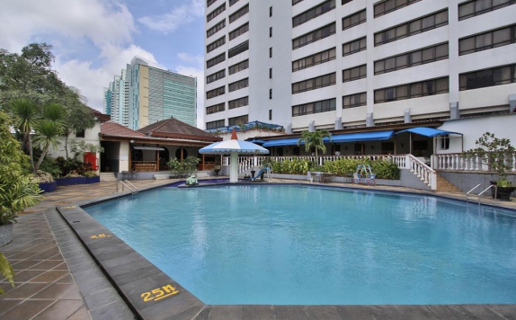 Swimming Pool di Jayakarta Hotel & Spa