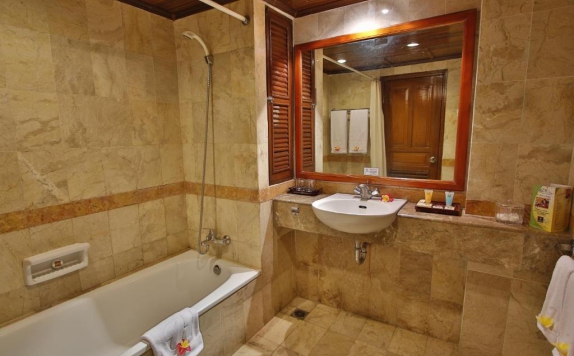 Bathroom di Jayakarta Lombok Beach Resort & Spa