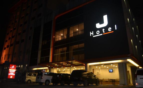 Tampilan Luar di J Hotel Medan