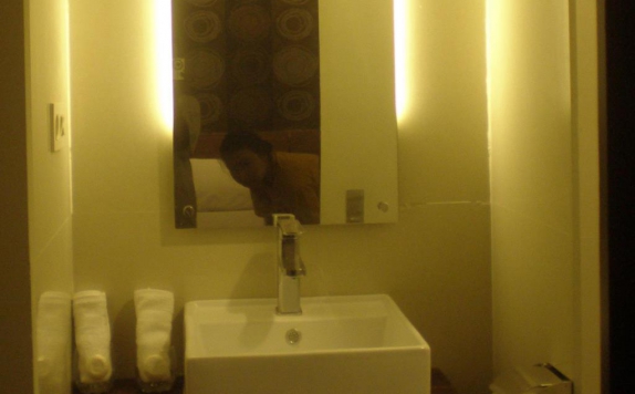 Bathroom di Jodipati Hotel