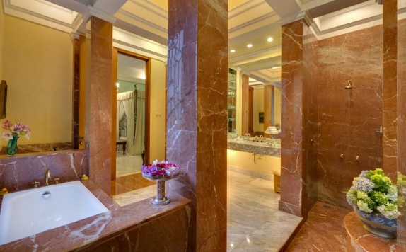 Tampilan Bathroom Hotel di Kaliandra Resort