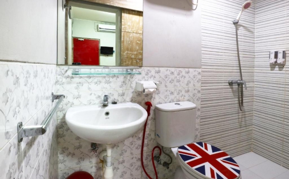 bathroom di Kamariska Hostel