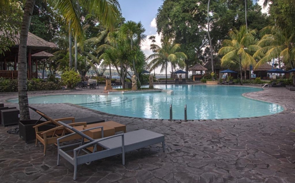 Swimming Pool di Kila Senggigi Beach Hotel
