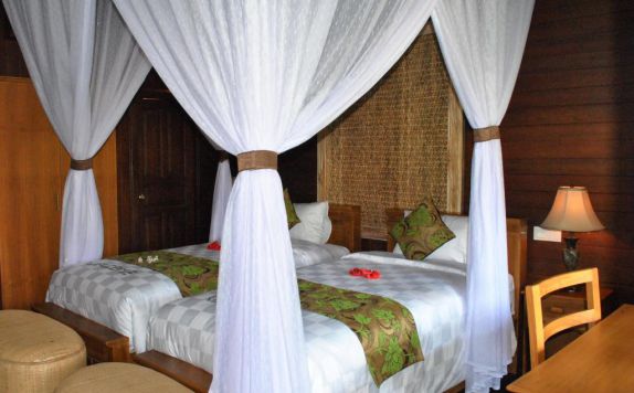 guest room twin bed di Kinaara Resort & Spa