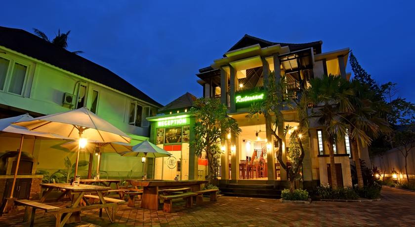 Tampilan Luar Hotel di Kubal Villa and Restaurant