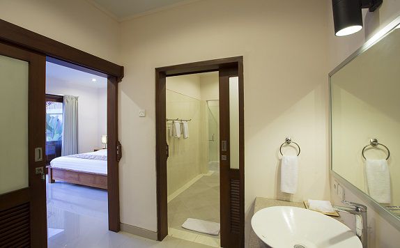 Bathroom at 2 bedroom di Kubal Villa Seminyak