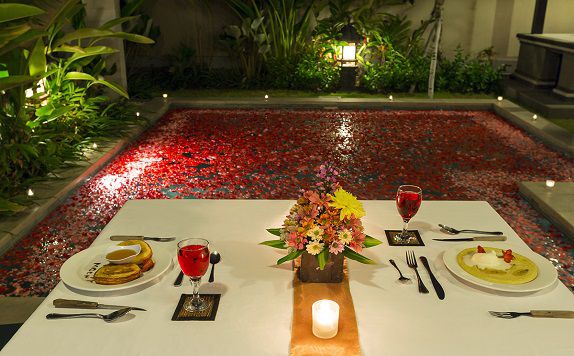 Dinner at 1 bedroom di Kubal Villa Seminyak