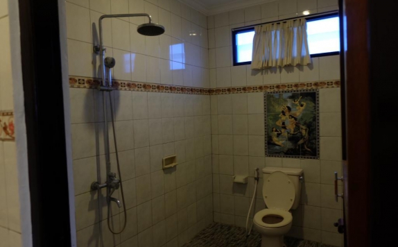 Bathroom di Kunang Kunang Guest House