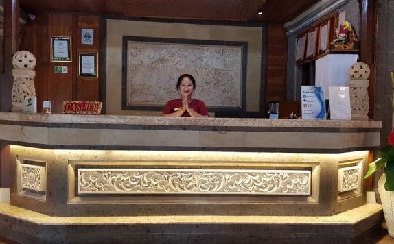 Receptionist di Kusnadi Hotel