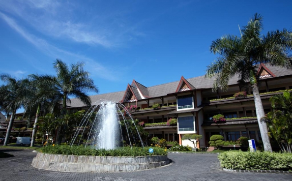 Front view di Kusuma Agrowisata Resort & Convention Hotel