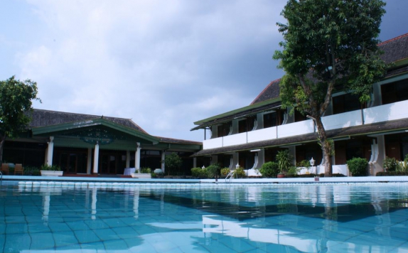 Swimming Pool di Kusuma Sahid Prince Hotel
