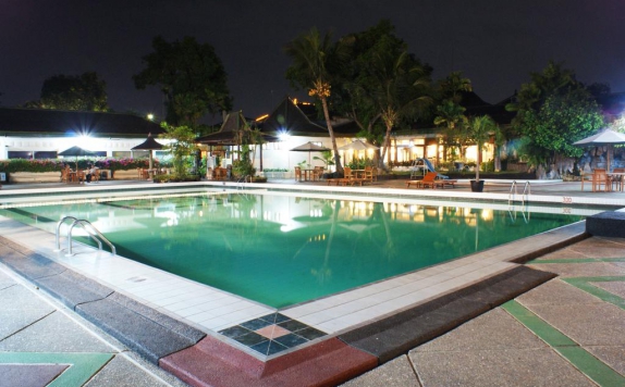 Swimming Pool di Kusuma Sahid Prince Hotel
