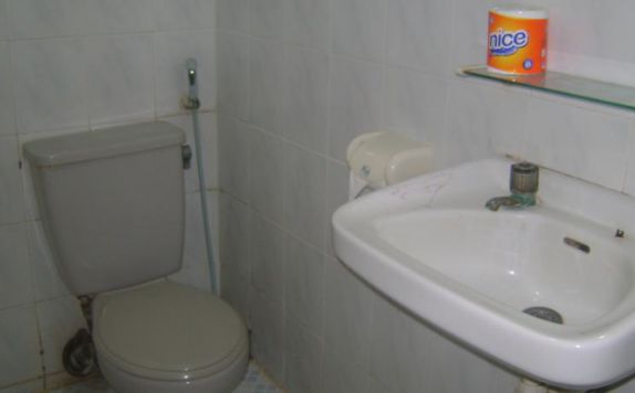 bathroom di Kuta Indah
