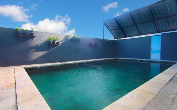 Swimming Pool di Kuta Majesty Hotel by Urban Styles