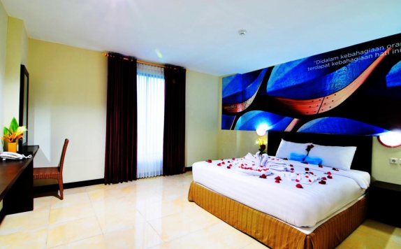 Tampilan Bedroom Hotel di Kyriad Grand Master Hotel Purwodadi