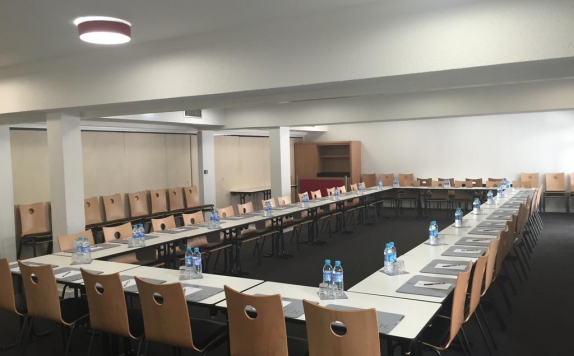 Kyriad Le Bourget Paris