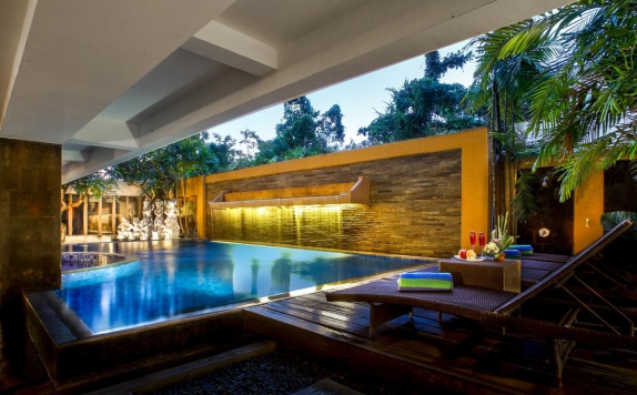Swimming Pool di Kyriad Royal Seminyak Bali