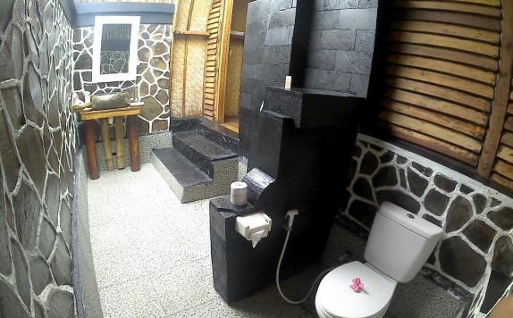 Bathroom di Laguna Gili Beach Resort