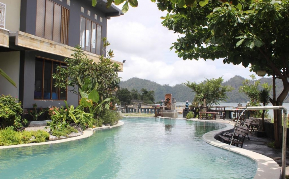 Swimming Pool di Lakeside Cottages